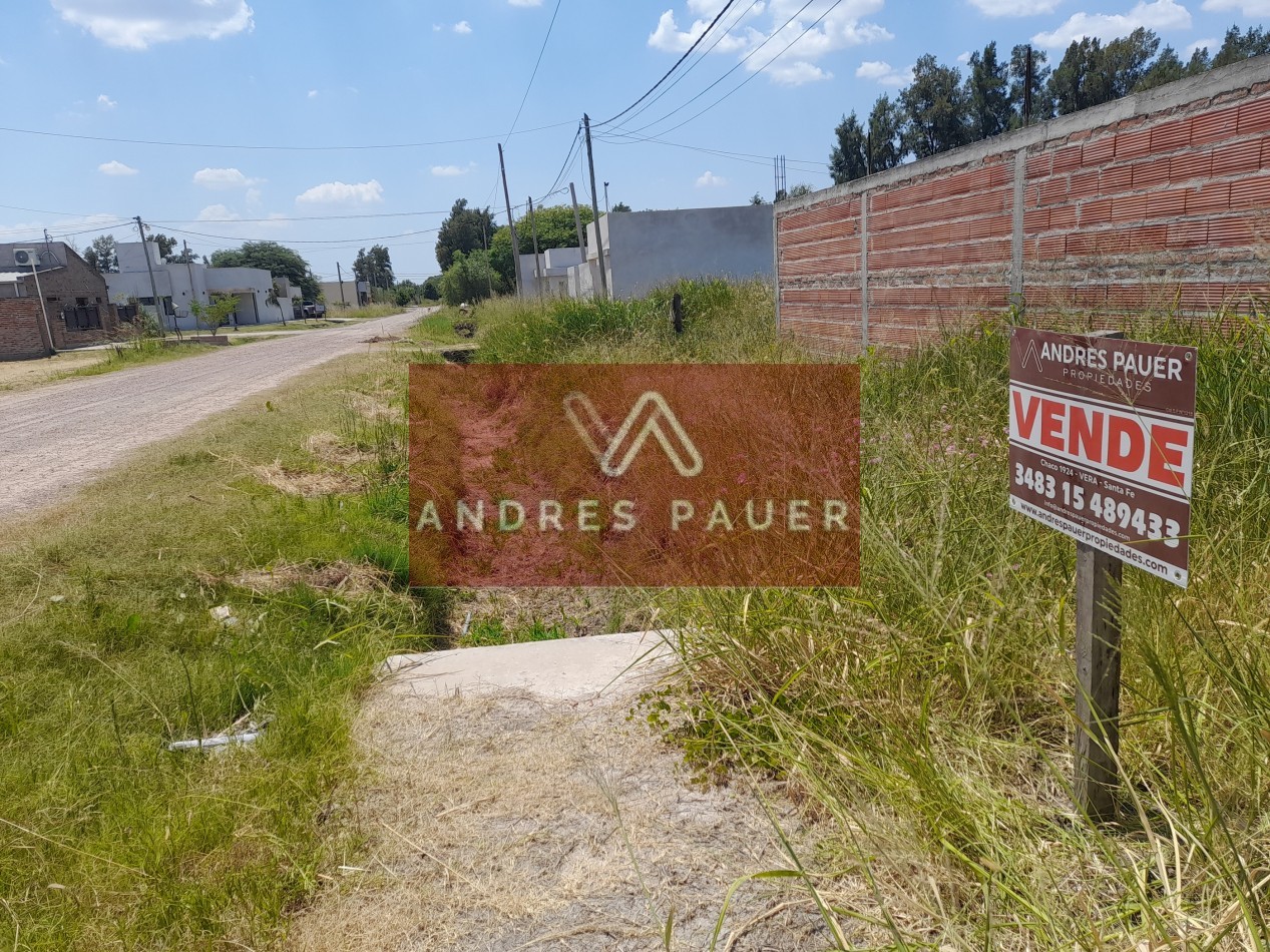 VENTA DE TERRENO CON PISCINA