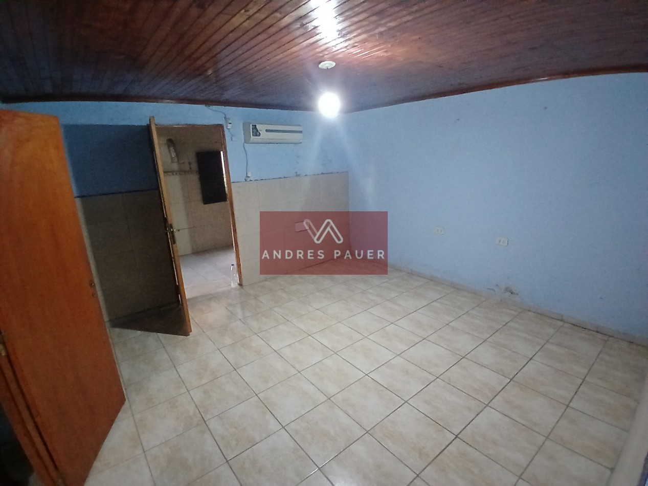 VENTA DE CASA CON 3 DEPARTAMENTOS INTERNOS