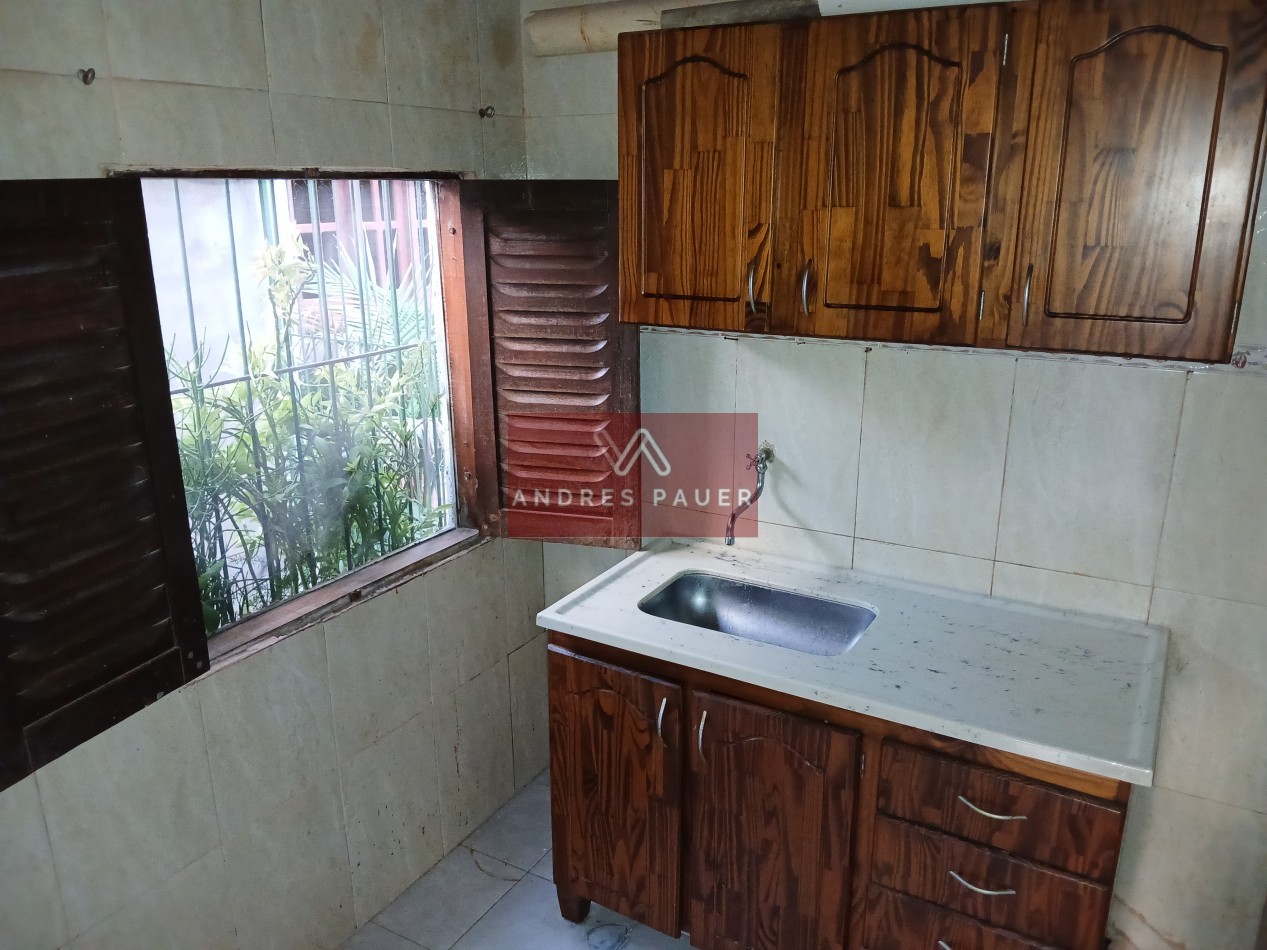 VENTA DE CASA CON 3 DEPARTAMENTOS INTERNOS