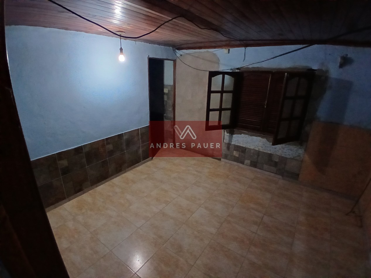 VENTA DE CASA CON 3 DEPARTAMENTOS INTERNOS