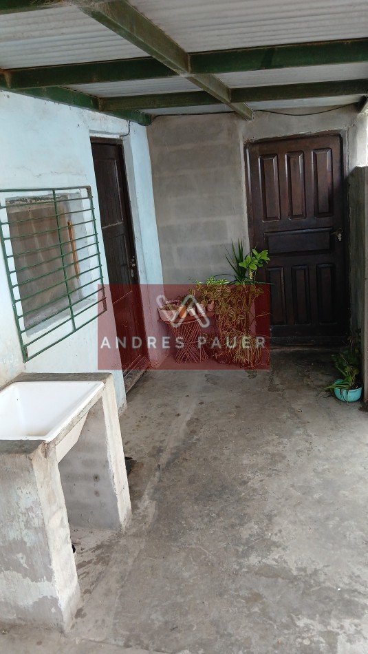 VENTA DE CASA CON 3 DEPARTAMENTOS INTERNOS