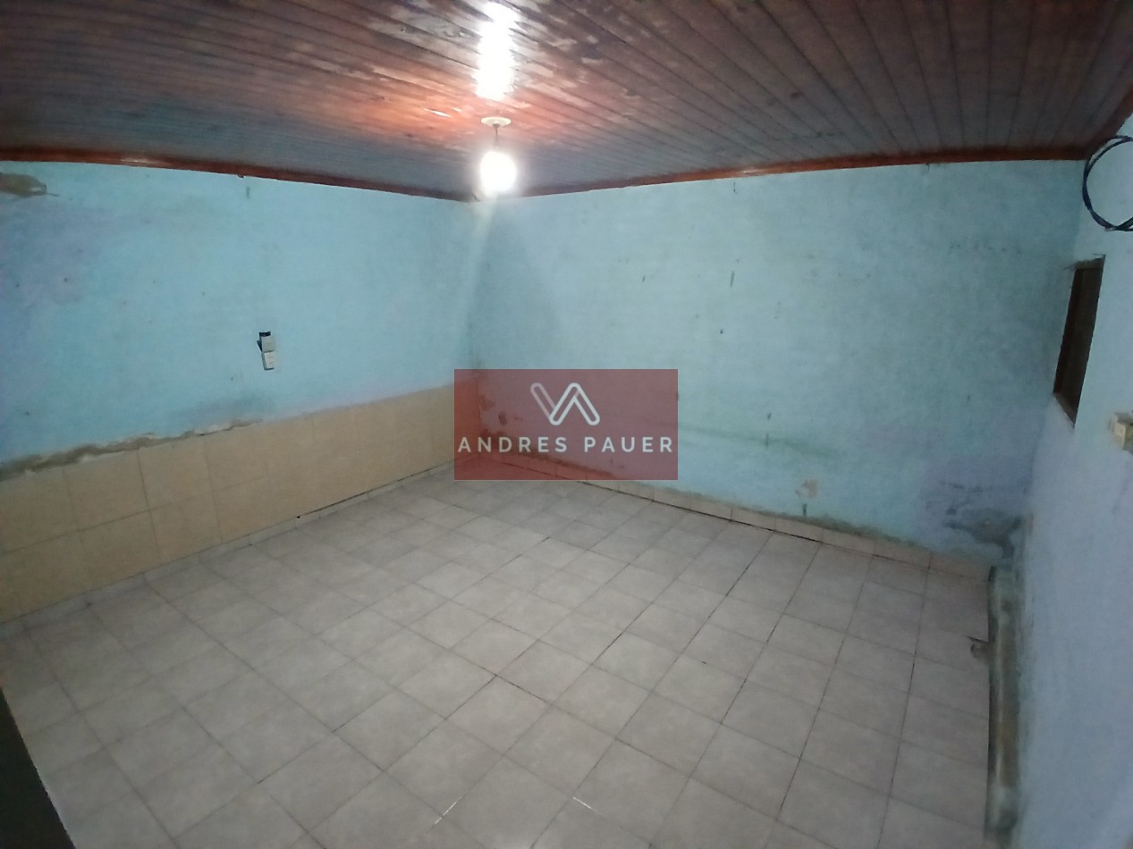 VENTA DE CASA CON 3 DEPARTAMENTOS INTERNOS